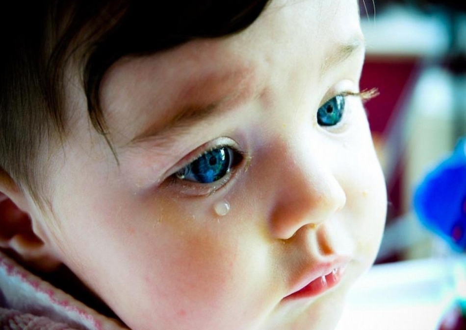 Segera setelah tidur, bayi menangis. Apa alasan tangisan seperti itu?