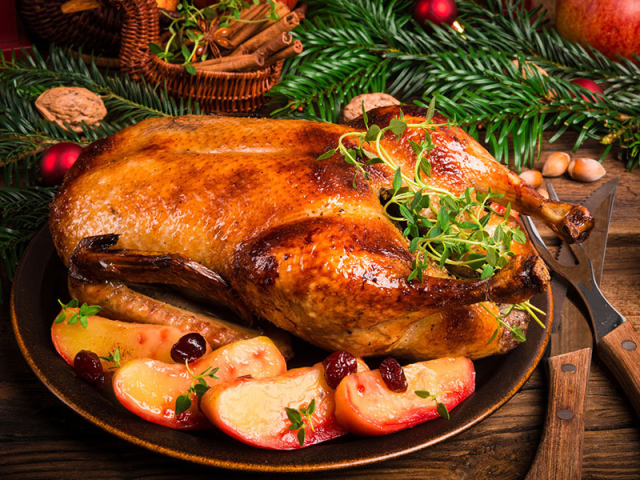 How to cook a juicy goose in the oven with apples, prunes, potatoes, cabbage, mushrooms, buckwheat, rice, in dough? Baked goose recipe in the oven