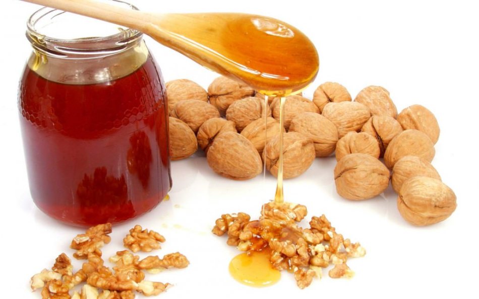 Le miel avec noix a longtemps été utilisé avec succès pour améliorer la 