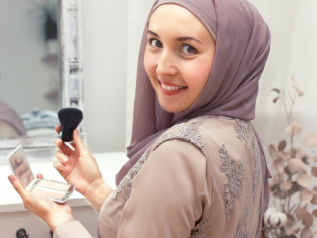 Lehetséges -e a muszlimok divatos frizurákat készíteni az iszlámban? Milyen női frizurákat tilos az iszlámban?