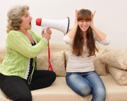Ancienne mère -in -law et fille -in -law: relation, psychologie. Pourquoi l'ancienne mère -in-law vient-elle? Dois-je communiquer avec l'ancienne mère -in -law?