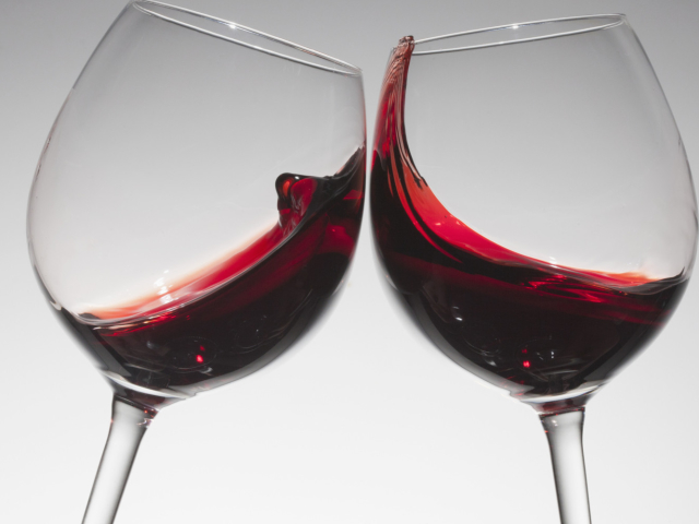 Вино из малины в домашних условиях: простой рецепт. Как приготовить домашнее вино из малины со смородиной и вишней?
