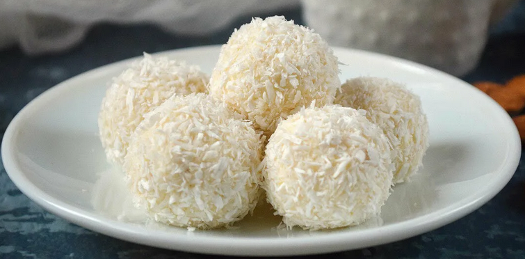 Boules des restes de fromage en croustilles de noix de coco