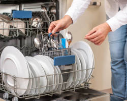Apakah mungkin untuk membuka mesin pencuci piring saat mencuci?