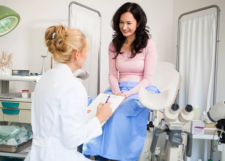 Penting bagi seorang wanita untuk mempersiapkan diri untuk mengambil ginekolog