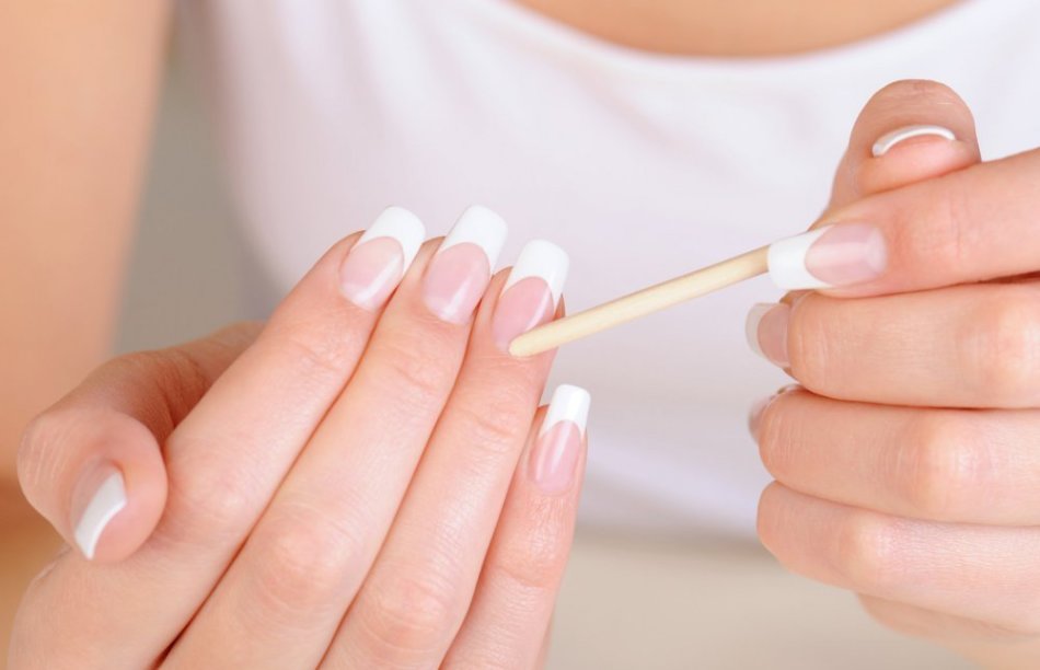 After applying the cream or gel, it is enough to push the cuticle with an orange stick.
