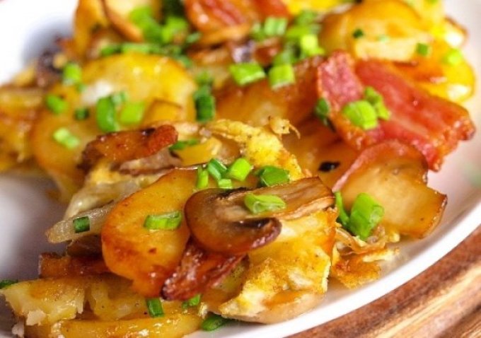 Fried potatoes with mushrooms and bacon.