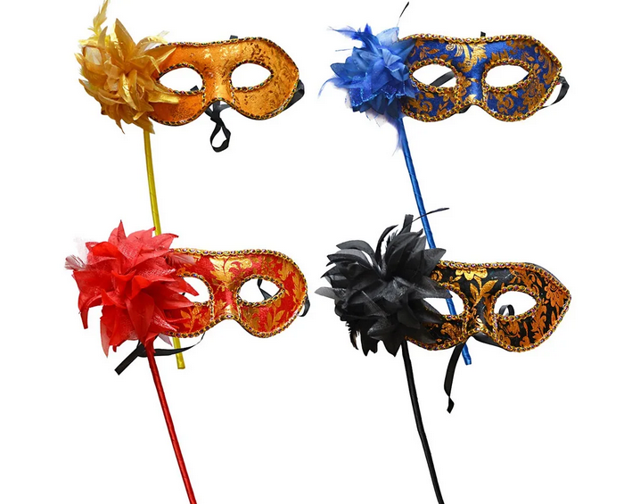 Маскарадная маска на палочке на карнавал