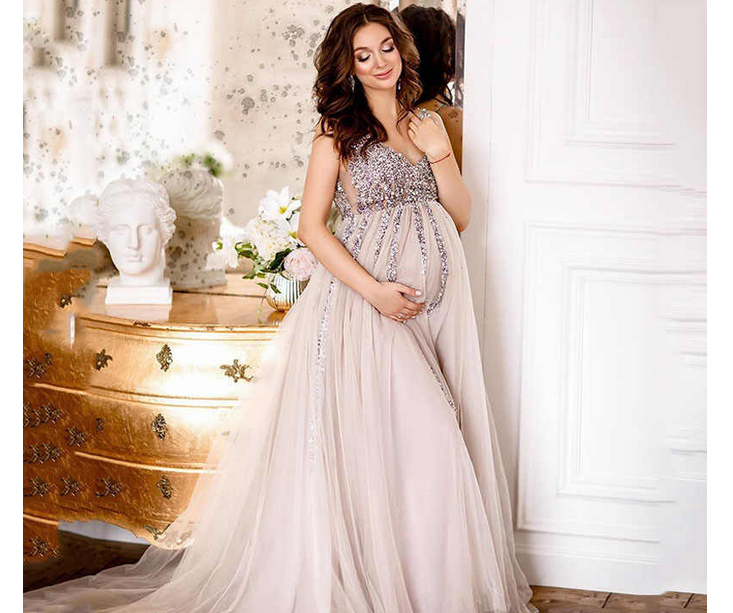 Φόρεμα για μια έγκυο γυναίκα για το νέο έτος 2023