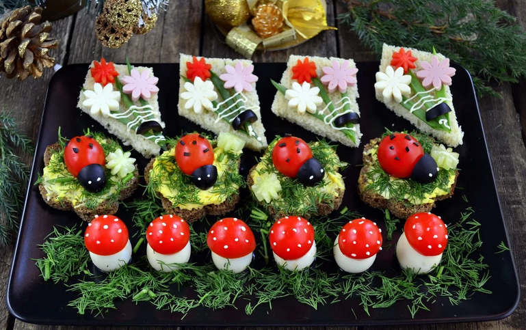 The idea of \u200b\u200bdecorating New Year's salad