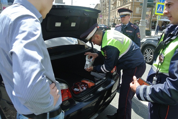 The employee has no right to independently check your trunk