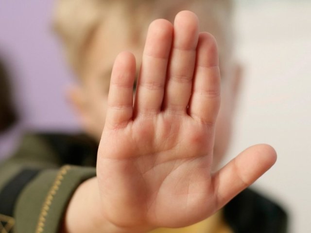 „Adj kéz”: A kifejezés eredete, közvetlen és ábrás jelentése, magyarázat egy szóban, a mondatok példái