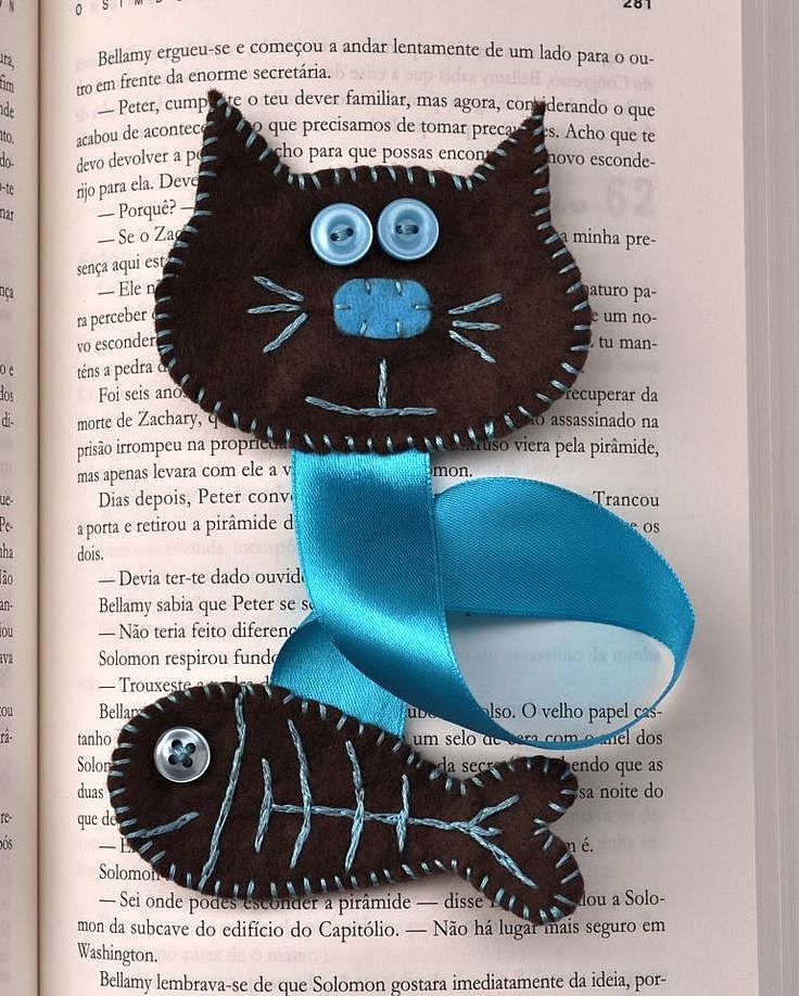 Booking tape in the form of a cat and fish