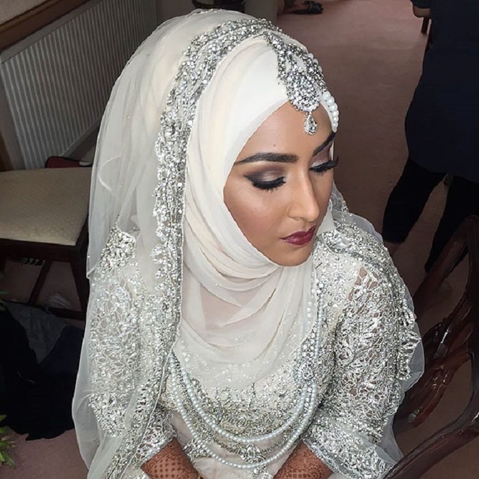 Jilbab untuk pengantin wanita
