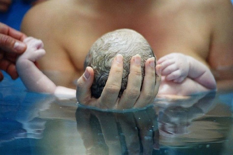 Children born in water are calmer and healthier than children who were born in a traditional way
