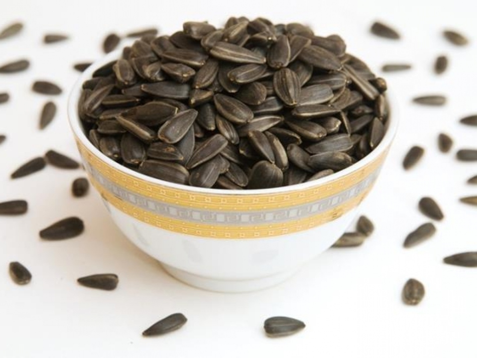 How many minutes to fry the sunflower seeds in a pan, in the oven, microwave?
