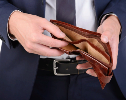 Mi a teendő, amikor adtak vagy adtak egy üres pénztárcát: hogyan lehet megjavítani?
