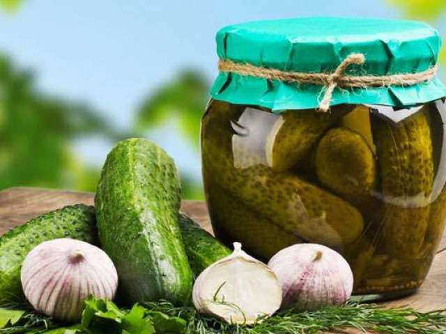 Delicious pickled cucumbers in Bolgarian for the winter: the best recipes. Cucumbers of Bolgarian assorted cucumbers with tomatoes, zucchini, with citric acid, mustard seeds, red currants cut in liter jars: recipes