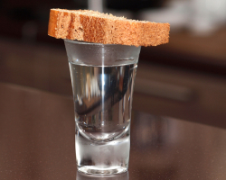 What to do with a memorial glass and bread after commemoration?
