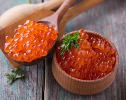 How to check red caviar for purchase: a real or fake - by packaging, appearance. 5 ways to check red caviar for quality at home: Description