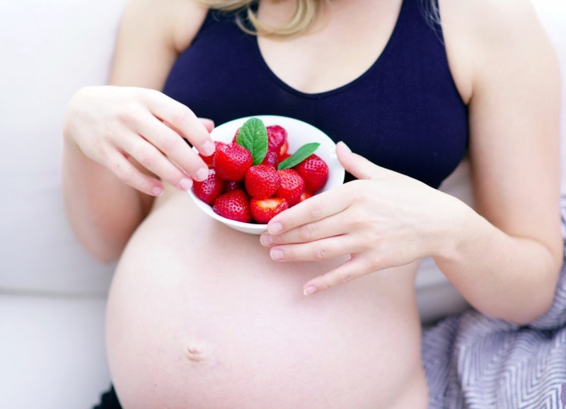 Se non c'è allergia, le fragole sono molto utili per le madri in attesa.