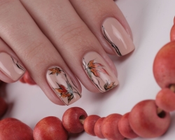 Autumn manicure: nails with maple leaf. Autumn manicure ideas for short and long nails