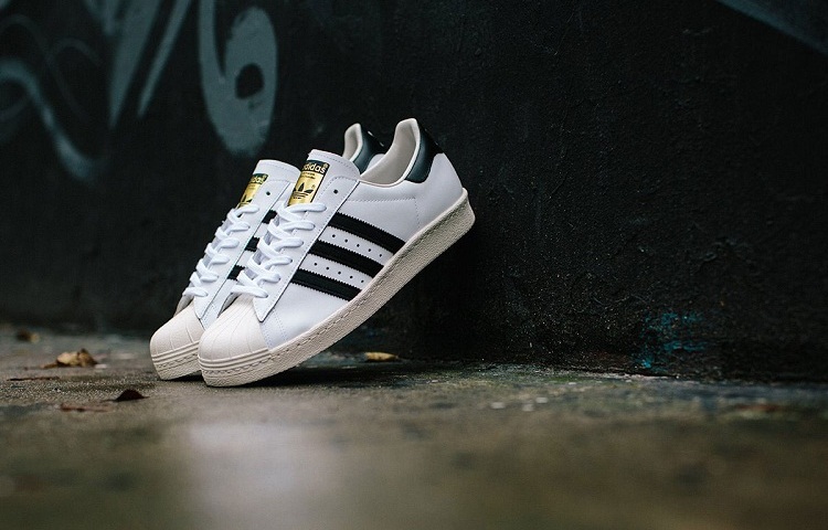 วิธีแยกแยะรองเท้าผ้าใบ Adidas Superstar ดั้งเดิมจากของปลอม?