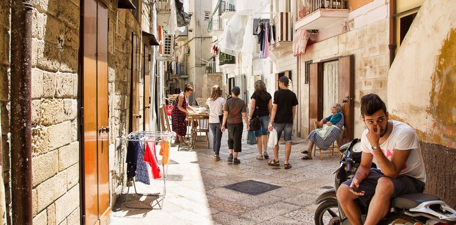 Tipična ulica u Bari, Apuliji, Italija