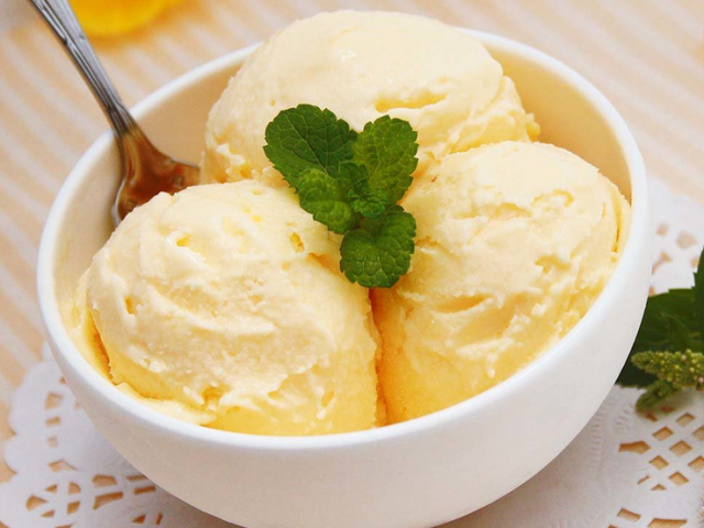 Ali morate domačemu sladoledu dodati jajce: kako kuhati jajčni sladoled, recepti