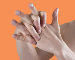 Is it harmful to crunching fingers on the hands of adults and children: what will happen if it crunches every day? How to get rid of the habit of crunching with your fingers?