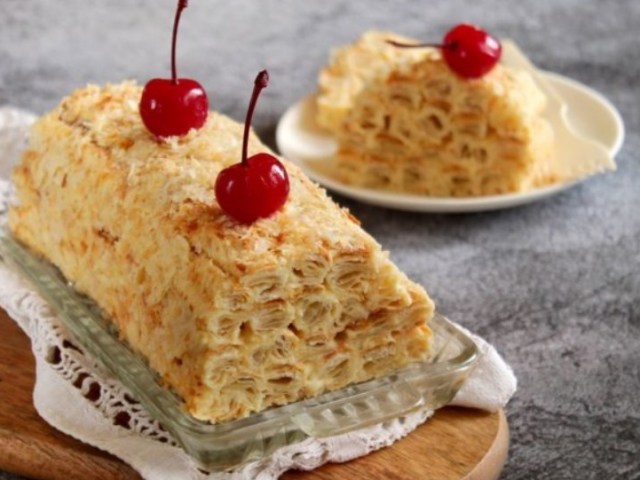 Торт Полено из готового слоеного теста со сгущенкой и сливками: вкусные рецепты