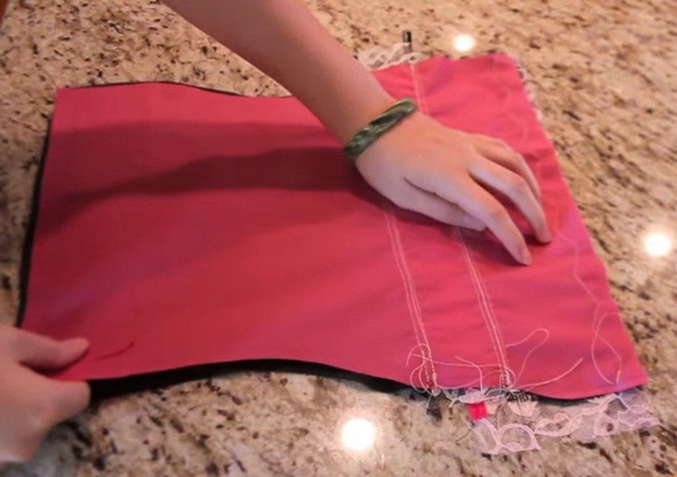 Сшиваем подкладку и розовую ткань