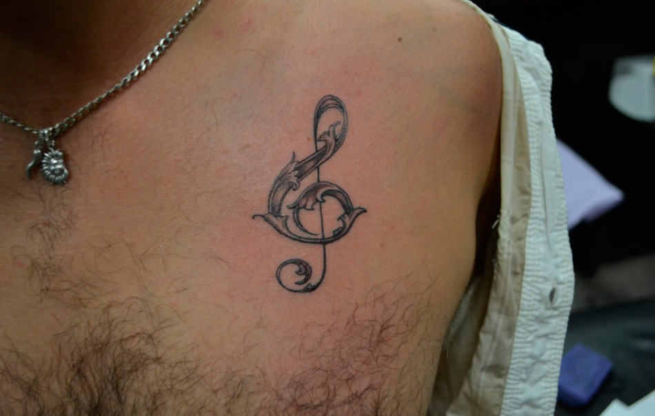 The violin-tattoo key serves as a reminder of a rampant life