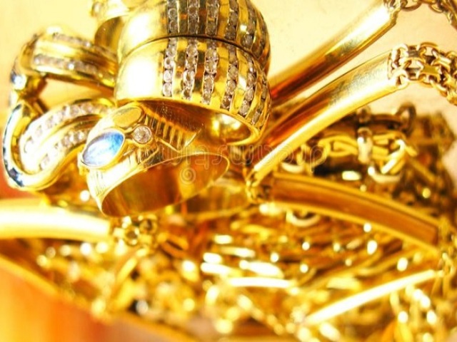 Kehilangan emas: Tanda. Mengapa kehilangan cincin pertunangan emas, anting -anting emas, cincin emas, salib, gelang?