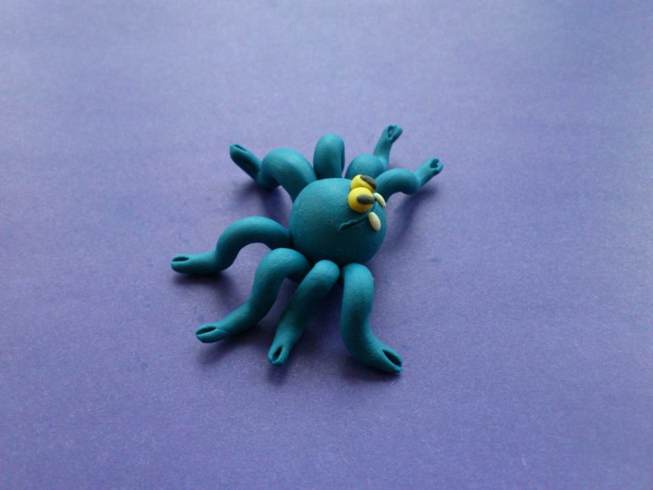 The spider of plasticine is ready!