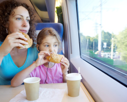 Que cuisiner sur la route de la nourriture pour qu'il ne se détériore pas? Crôlant sur la route par voiture, train, bus: recettes