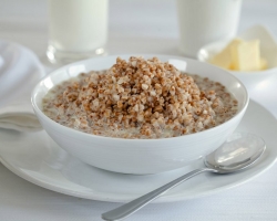 Blé de bouillie Pereli, millet, riz: Que faire, comment enlever le sel?
