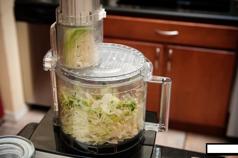 Как нашинковать капусту в кухонном комбайне?