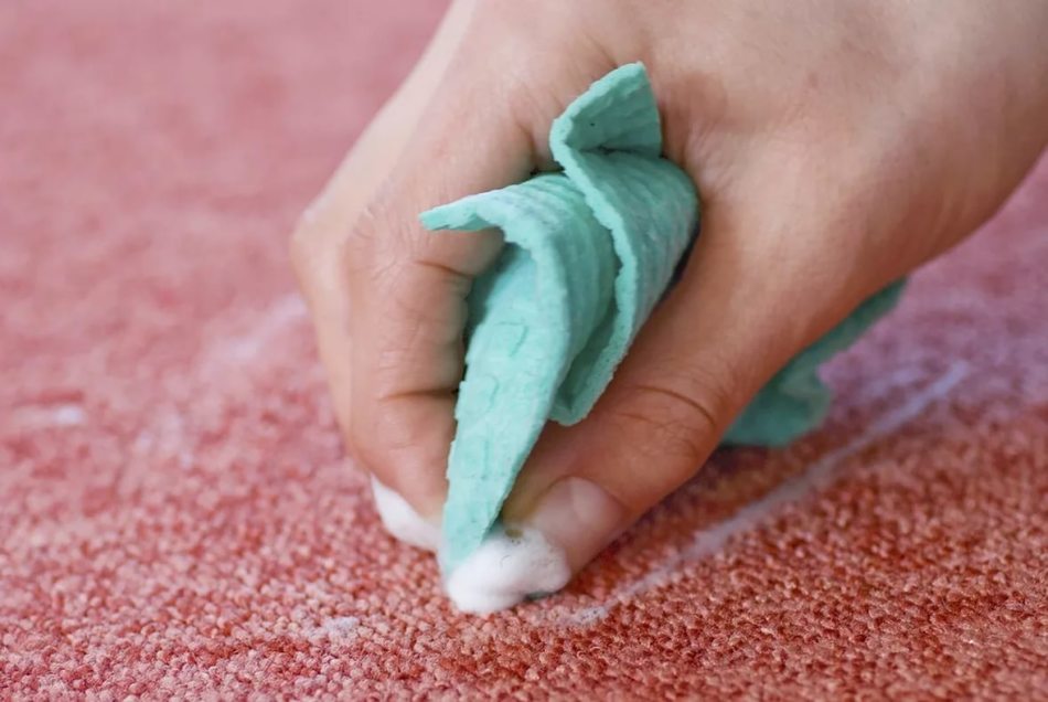 Comment éliminer une teinture de teinture capillaire d'un tapis?