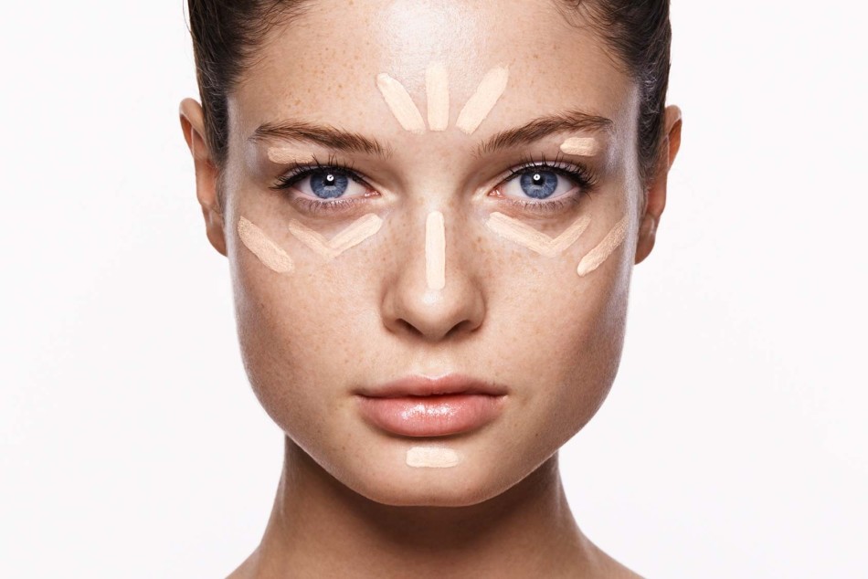 Contouring. Processing by reflective concealer