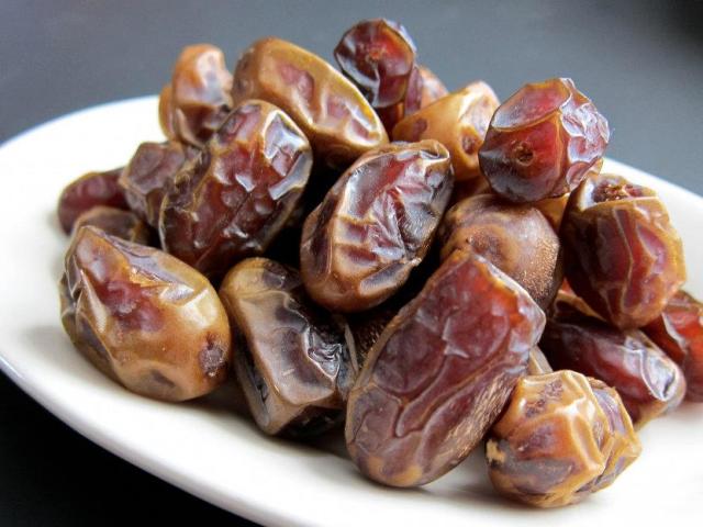 Therapeutic properties of dates, composition and contraindications. What are dried dates for women, men, dried dates? How many dates can you eat per day, is it possible to eat every day?