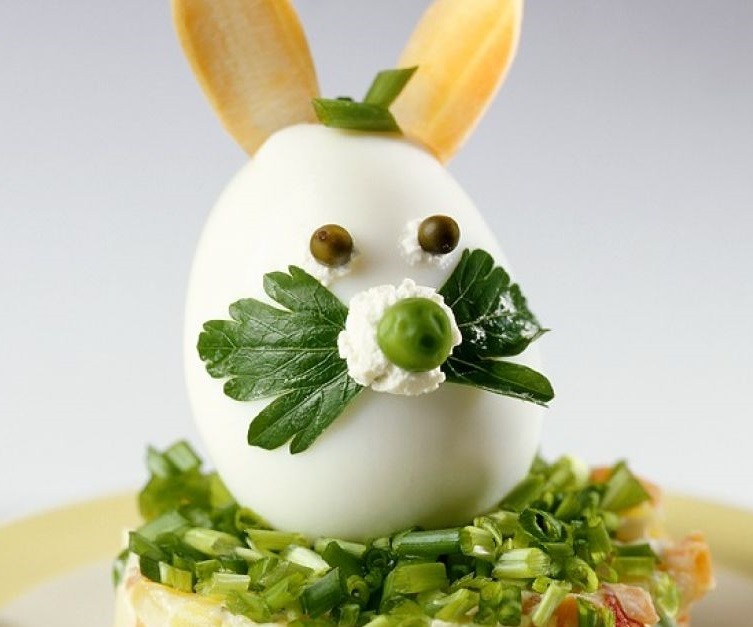 Salad can be decorated with a figurine of a rabbit