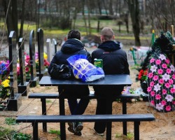 ¿Es posible llevar un teléfono con usted en el cementerio, llamar al teléfono? Si el teléfono sonó en el cementerio: ¿Qué hacer?