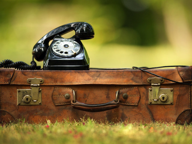 Telephone etiquette or basic rules of conduct in a telephone conversation: list, phrases. How to appear correctly by phone with an outgoing call in the company, office, home call? How to respond to phone calls in the office and at home?