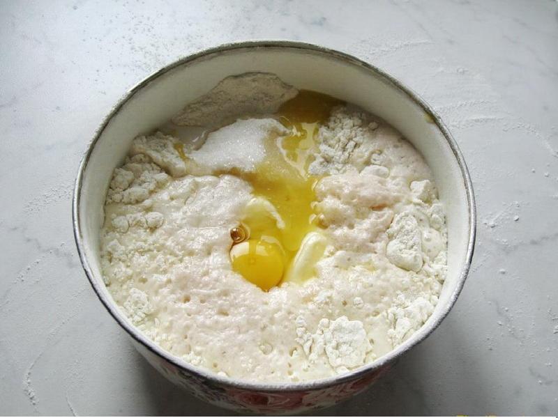 Preparation of dough for pies with blueberries