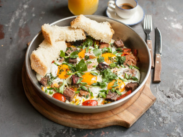 How to cook eggs according to a classic recipe, with vegetables, sausage, cheese, mushrooms, liver-top 6 most delicious recipes with detailed stages of cooking