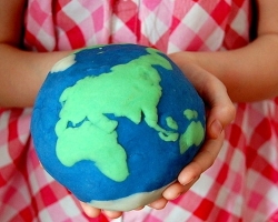 Crafts - a model of the globe, a globe of plasticine with your own hands with a child: step -by -step instruction, description, video, photo. How to make a globe of plasticine and wire, thread in stages? The best crafts of the globe with your own hands: photo