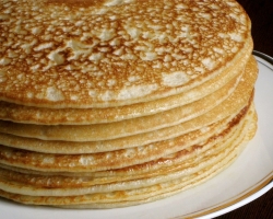 Fat Pancakes: Οι καλύτερες συνταγές στο Kefir, το γάλα, ο ορός, η ζύμη, το ξινό γάλα, το σιμιγδάλι, χωρίς αυγά. Πώς να ψήνετε νόστιμα, υπέροχα ρουστίκ τηγανίτες στο γάλα, το νερό και τη ζύμη: μια συνταγή με τρύπες