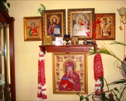 Where and how to properly hang the icon in the apartment, house, on which side, in which angle: the rules for placing icons in the apartment, houses according to Orthodox laws. What icon is hung over the front door, opposite the front door, in the kitchen?