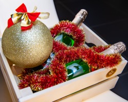 Wann eröffnet und Champagner für das neue Jahr eröffnet und gießen? Ist es möglich, Champagner vor einem Chimes zu trinken?